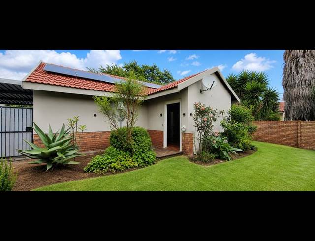 2 BEDROOM TOWNHOUSE FOR SALE IN AMBERFIELD